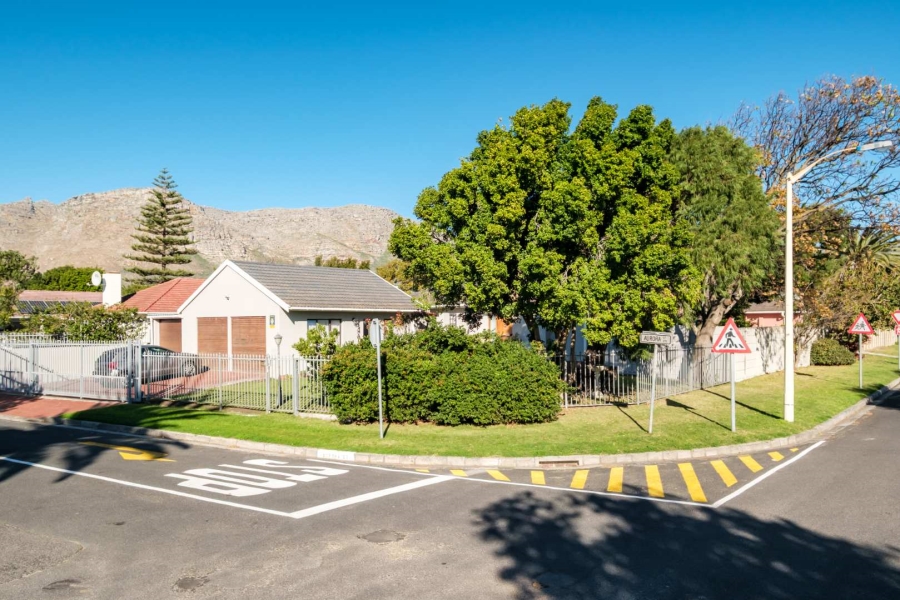 5 Bedroom Property for Sale in Kirstenhof Western Cape